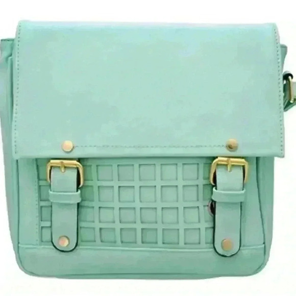 👜 Fun Square Buckle Crossbody - Picture 2 of 5